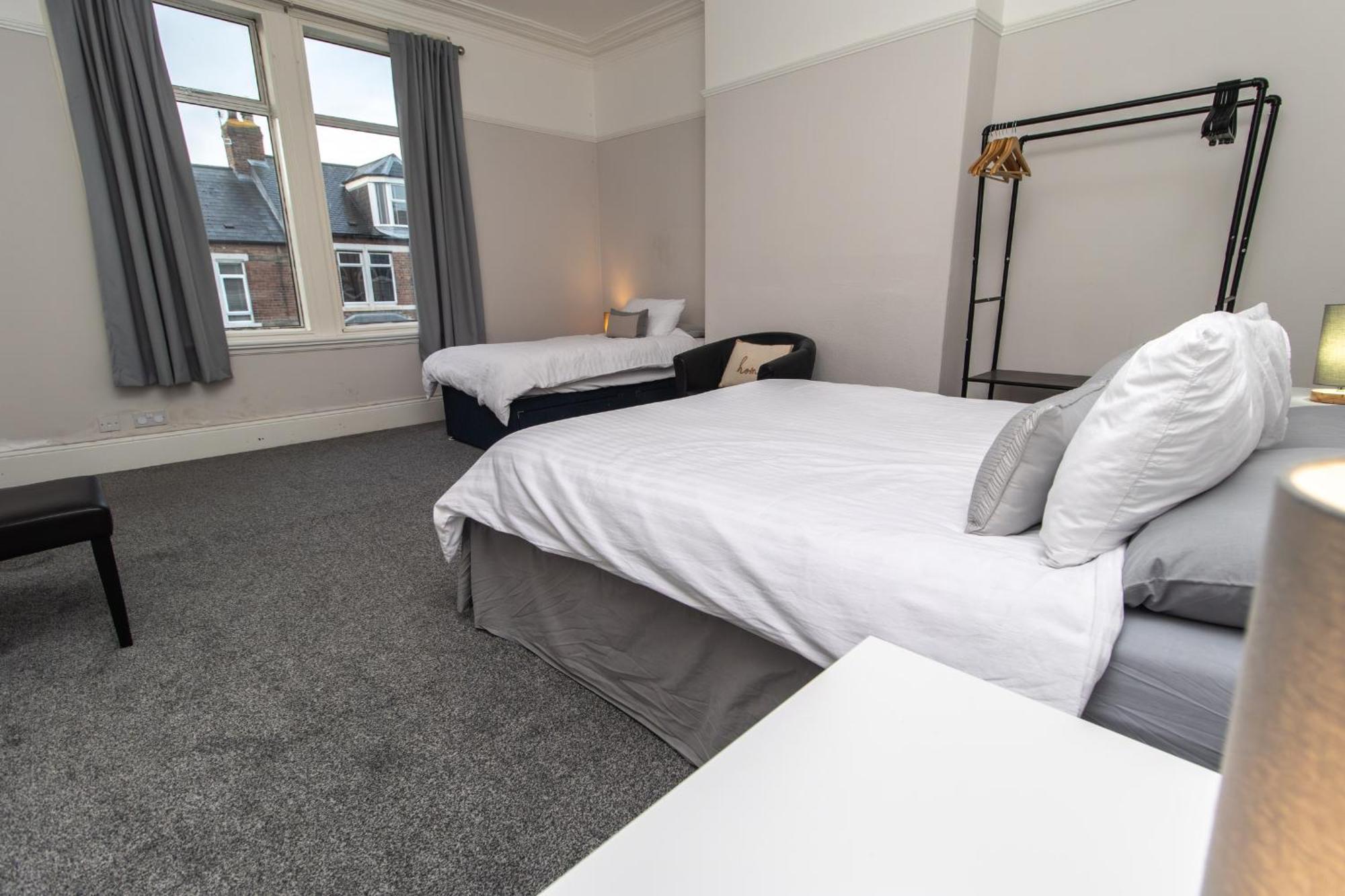 Dwellcome Home Ltd 4 King Bedroom Townhouse, Free Parking, Fast Wifi, Fully Equipped Kitchen, 15 Min Drive To Nissan, 20 Min To Newcastle Sunderland, Ideal For Long Term Contractor Etc Stays, Regular Housekeeping Option - See Our Site For Assurance South Shields Esterno foto