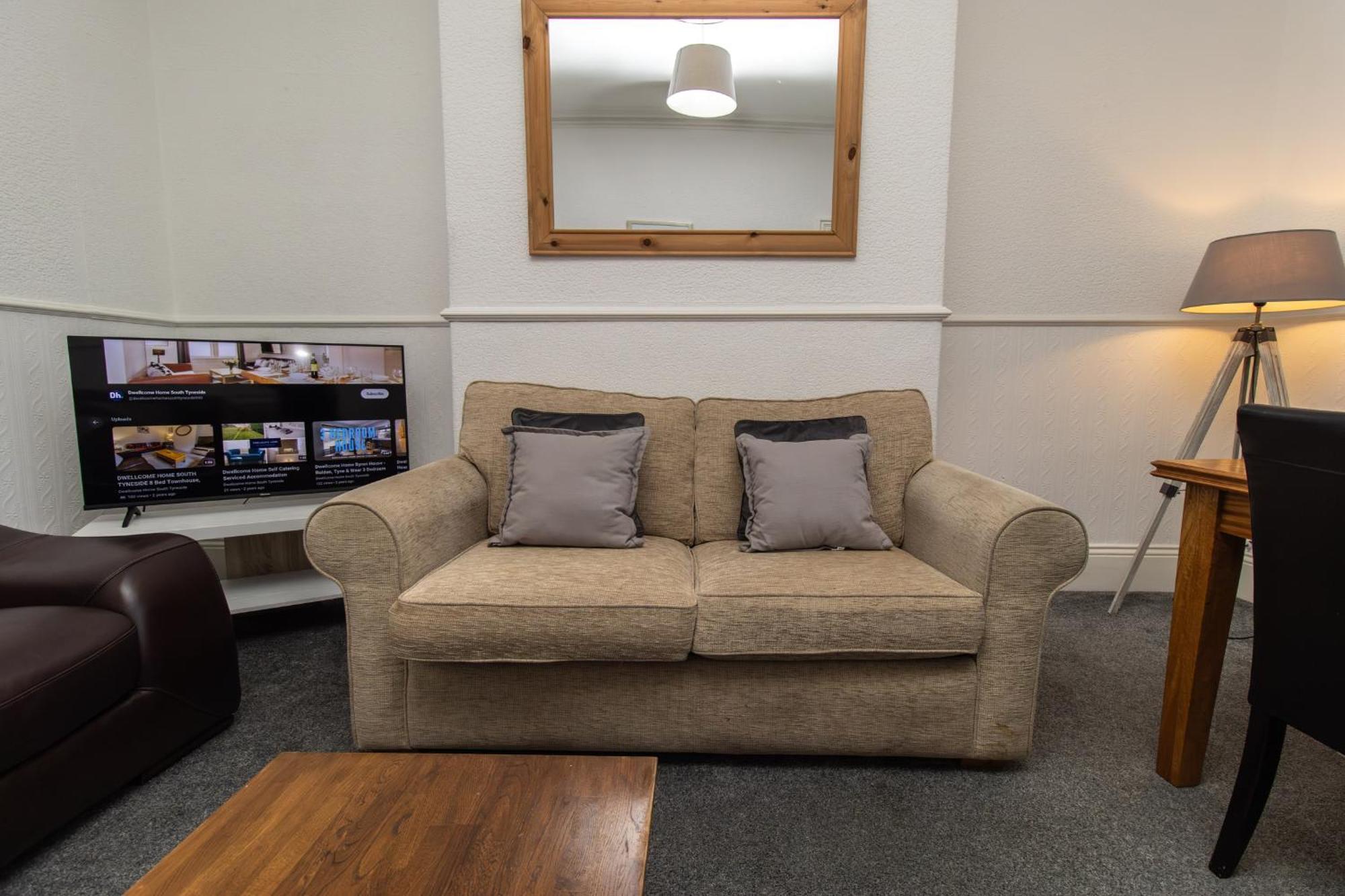 Dwellcome Home Ltd 4 King Bedroom Townhouse, Free Parking, Fast Wifi, Fully Equipped Kitchen, 15 Min Drive To Nissan, 20 Min To Newcastle Sunderland, Ideal For Long Term Contractor Etc Stays, Regular Housekeeping Option - See Our Site For Assurance South Shields Esterno foto