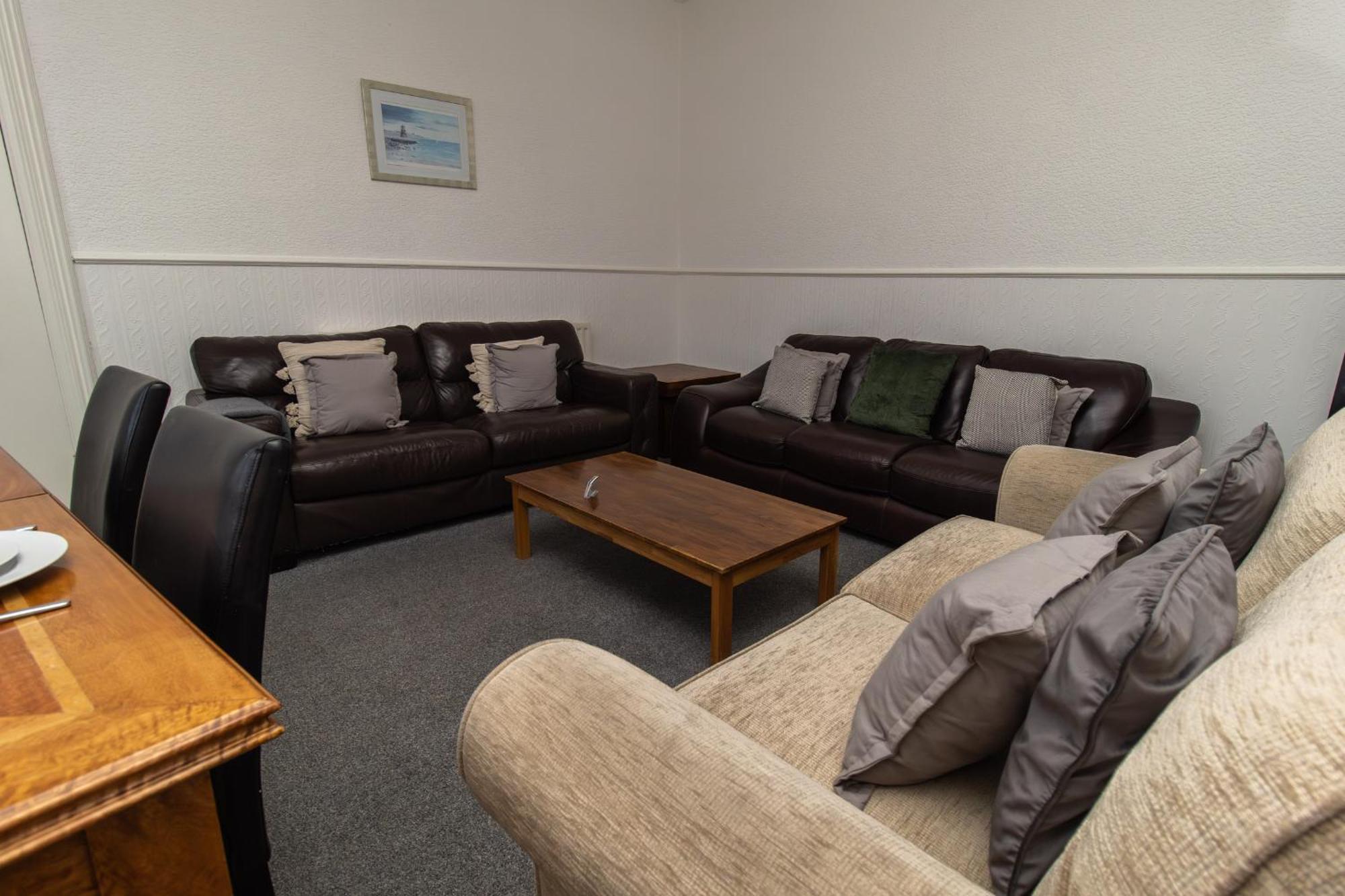 Dwellcome Home Ltd 4 King Bedroom Townhouse, Free Parking, Fast Wifi, Fully Equipped Kitchen, 15 Min Drive To Nissan, 20 Min To Newcastle Sunderland, Ideal For Long Term Contractor Etc Stays, Regular Housekeeping Option - See Our Site For Assurance South Shields Esterno foto