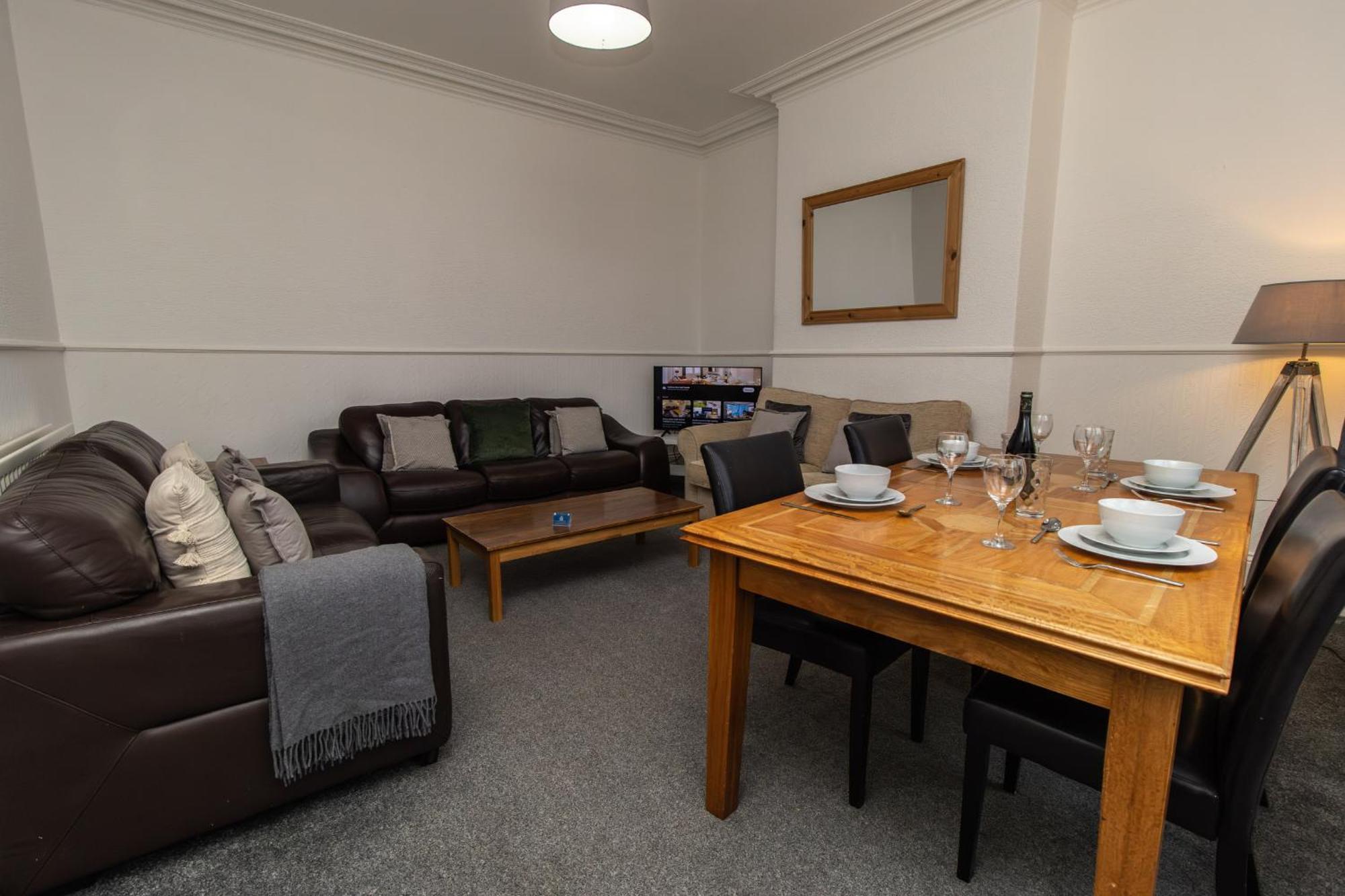 Dwellcome Home Ltd 4 King Bedroom Townhouse, Free Parking, Fast Wifi, Fully Equipped Kitchen, 15 Min Drive To Nissan, 20 Min To Newcastle Sunderland, Ideal For Long Term Contractor Etc Stays, Regular Housekeeping Option - See Our Site For Assurance South Shields Esterno foto