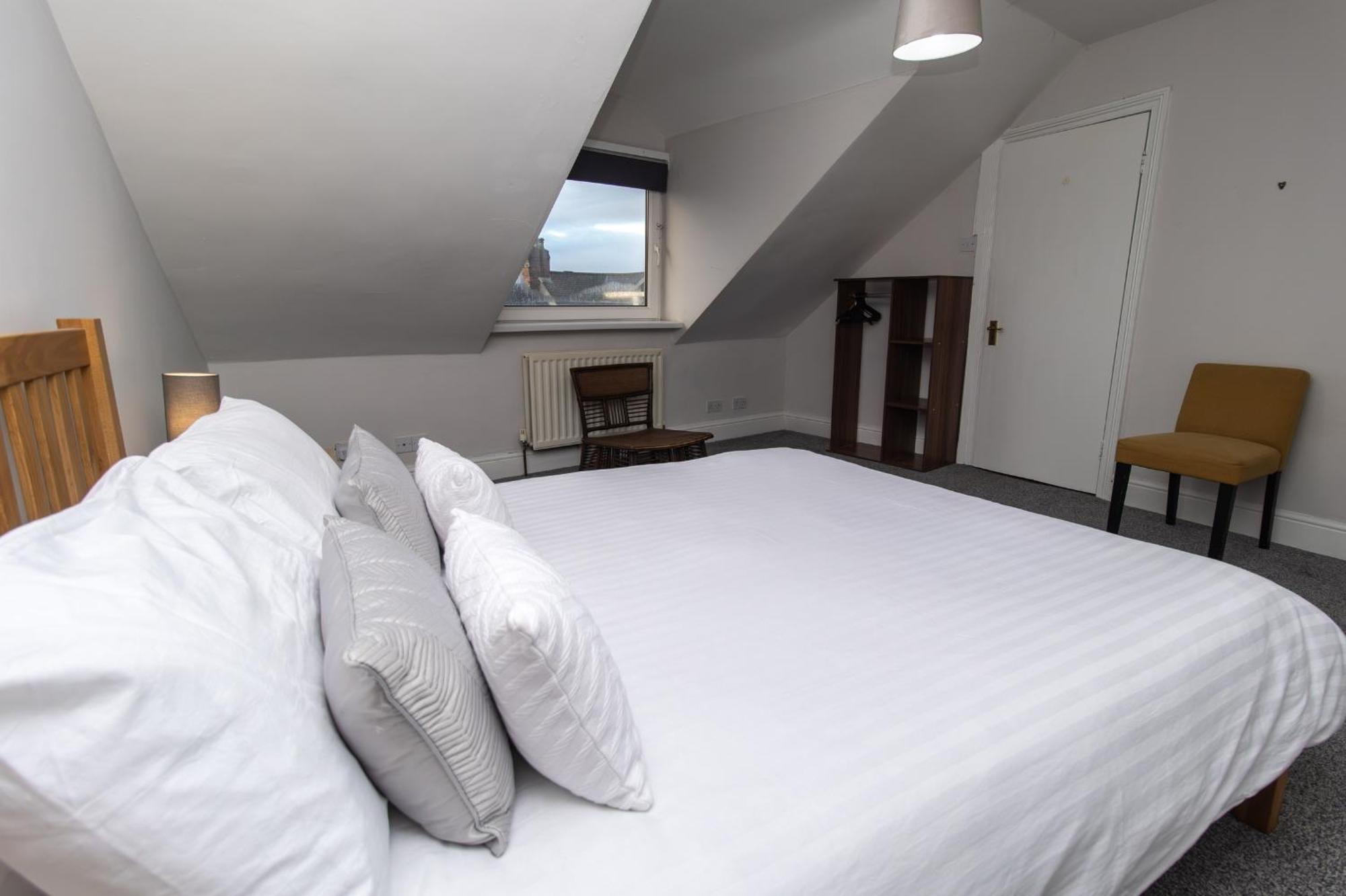 Dwellcome Home Ltd 4 King Bedroom Townhouse, Free Parking, Fast Wifi, Fully Equipped Kitchen, 15 Min Drive To Nissan, 20 Min To Newcastle Sunderland, Ideal For Long Term Contractor Etc Stays, Regular Housekeeping Option - See Our Site For Assurance South Shields Esterno foto