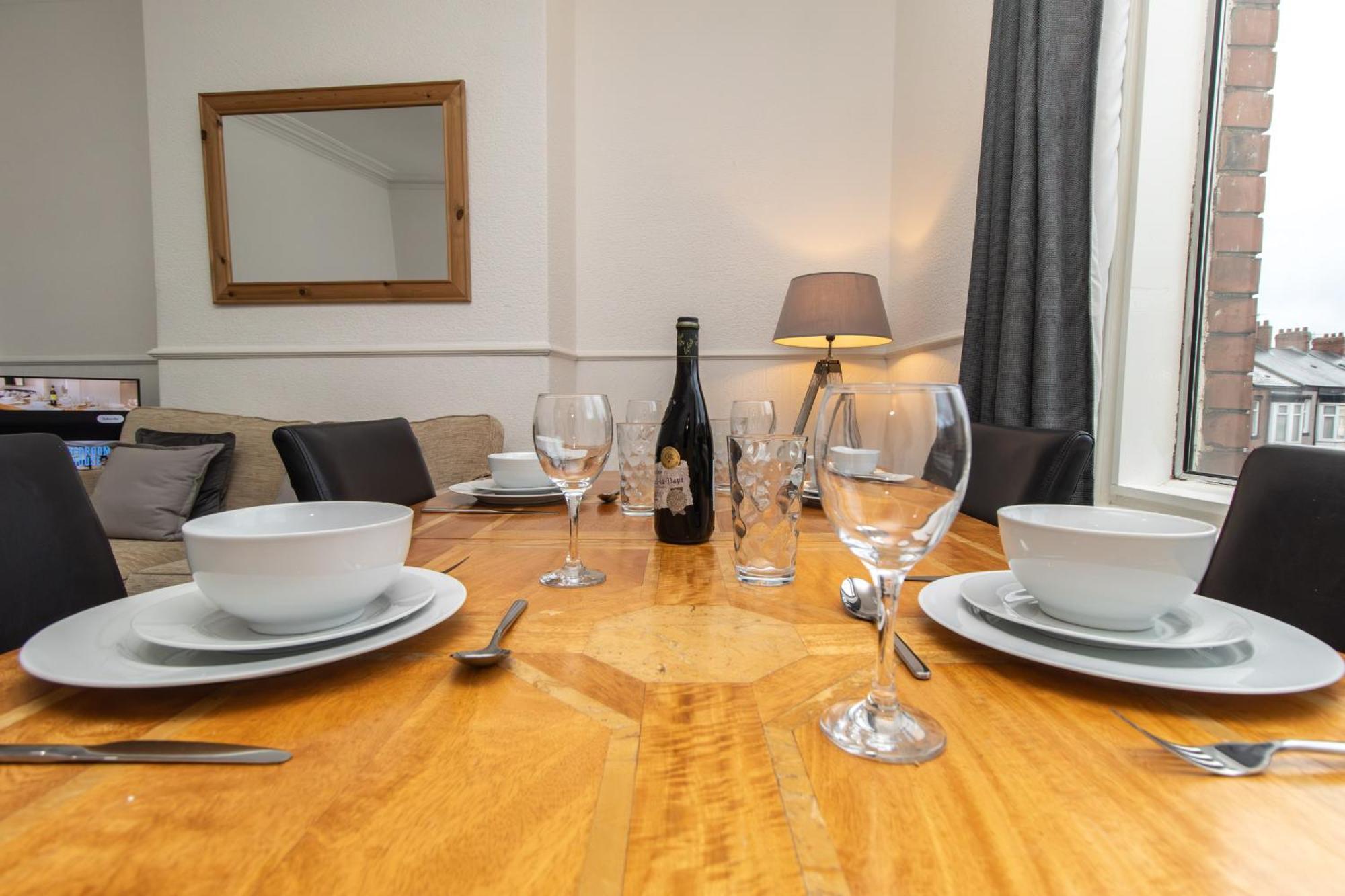 Dwellcome Home Ltd 4 King Bedroom Townhouse, Free Parking, Fast Wifi, Fully Equipped Kitchen, 15 Min Drive To Nissan, 20 Min To Newcastle Sunderland, Ideal For Long Term Contractor Etc Stays, Regular Housekeeping Option - See Our Site For Assurance South Shields Esterno foto